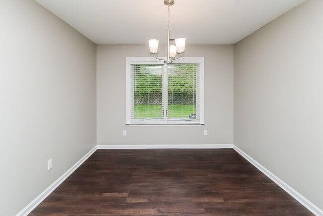 115 Red Tip Ln