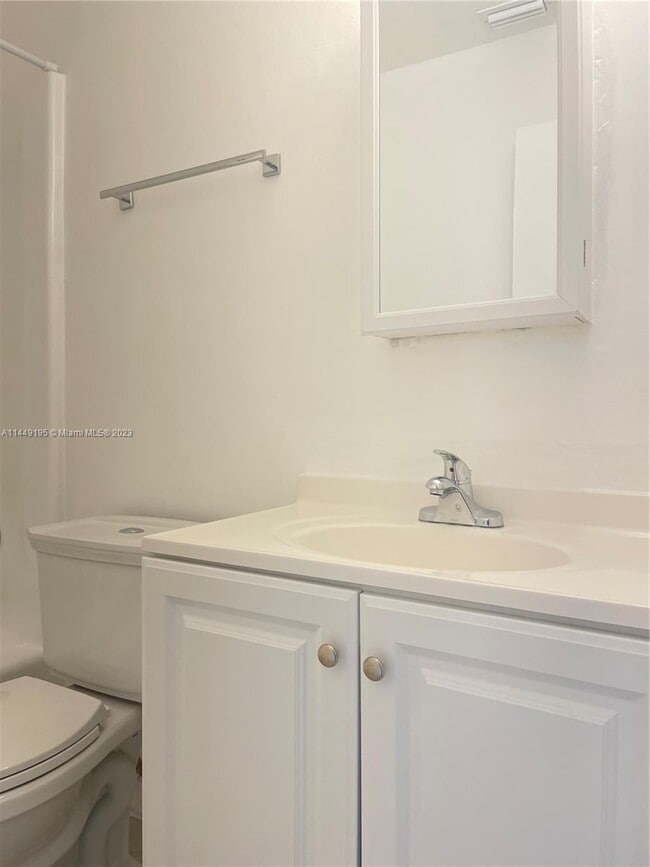 Building Photo - 5180 SW 6th St Rental