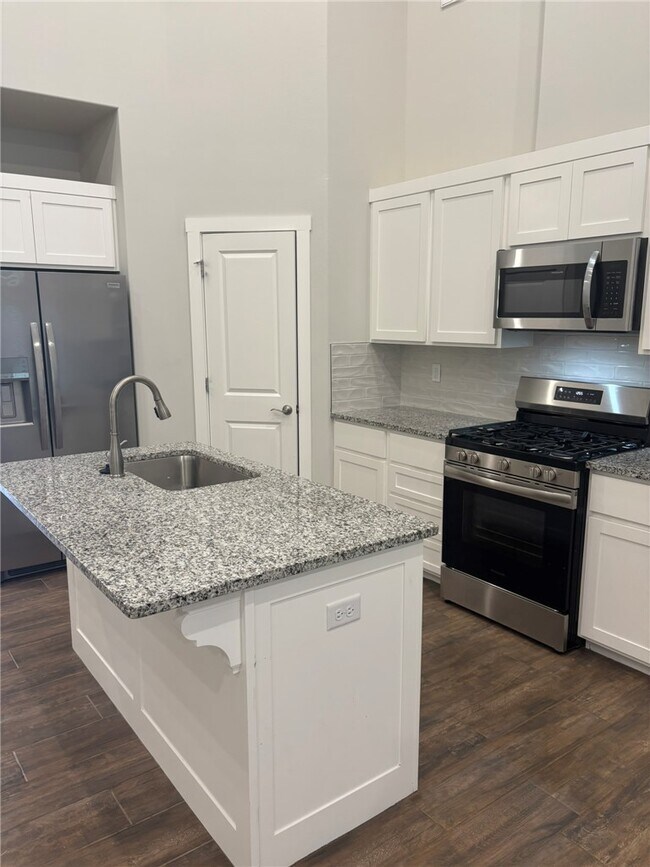 Photo - 471 Azurite Rd