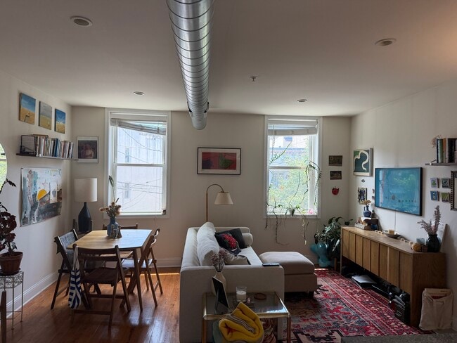 Building Photo - 515 Fitzwater St Unit 2