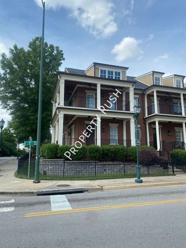 105 E 3rd St