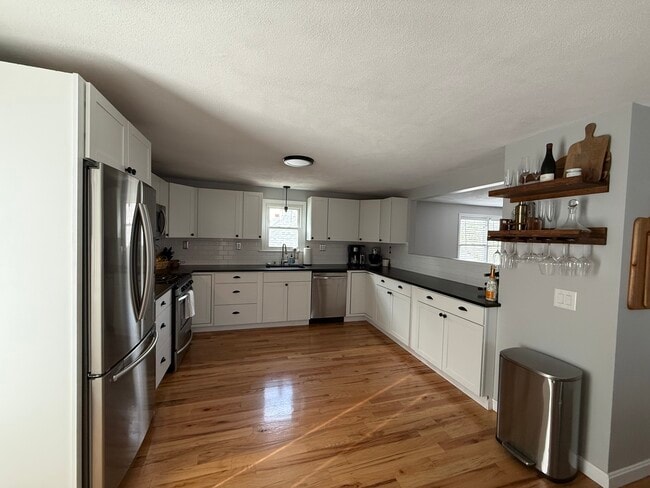 Building Photo - 34 Zella St Unit Fl 2