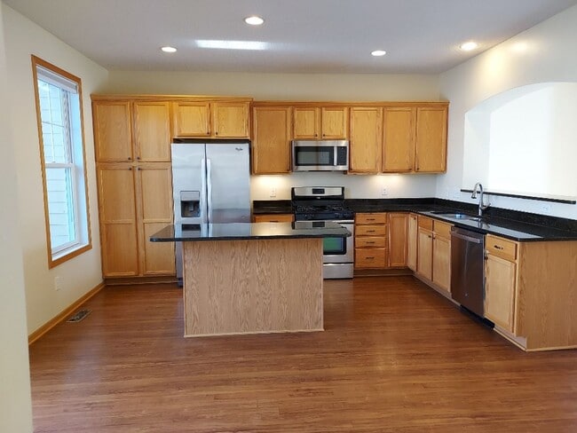 Photo - Great 3 Bedroom Townhome in Dancing Waters of Woodbury