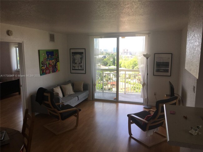 Photo - 816 NW 11th St Unidad 1108 Rental