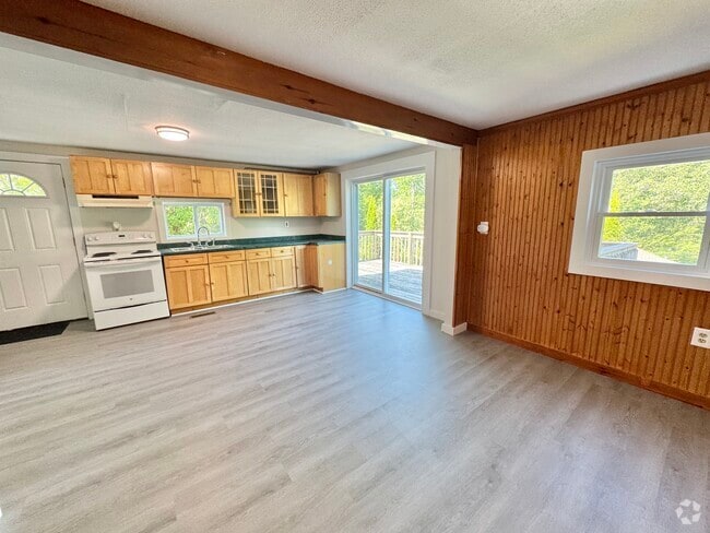 Building Photo - 194 River Rd Rental