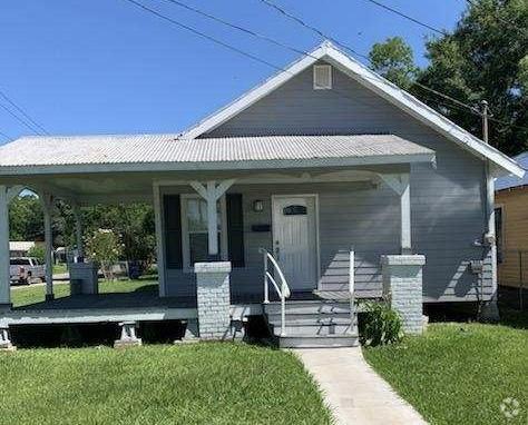 Building Photo - 1105 W Hutchinson Ave Rental