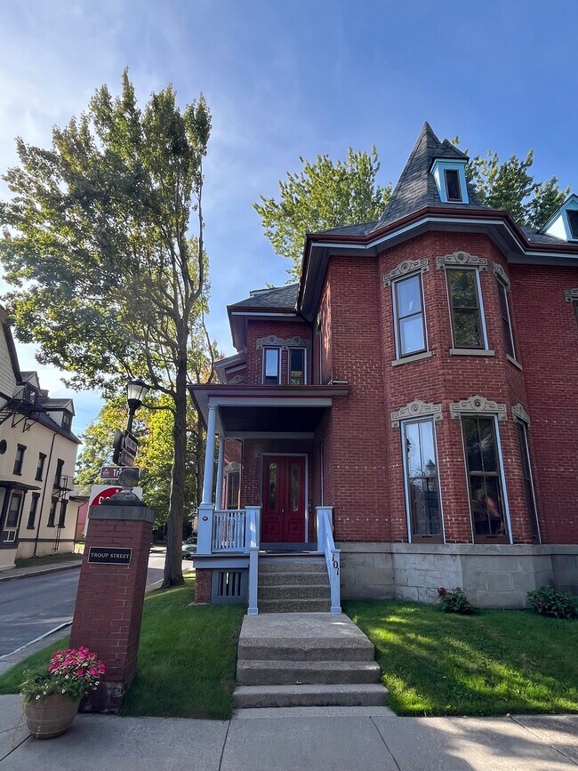 101 Troup St Unit 6