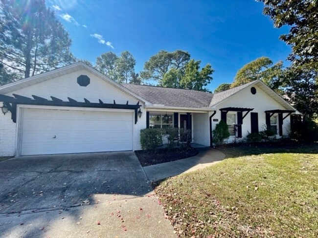 Building Photo - 1315 Forest Shore Dr
