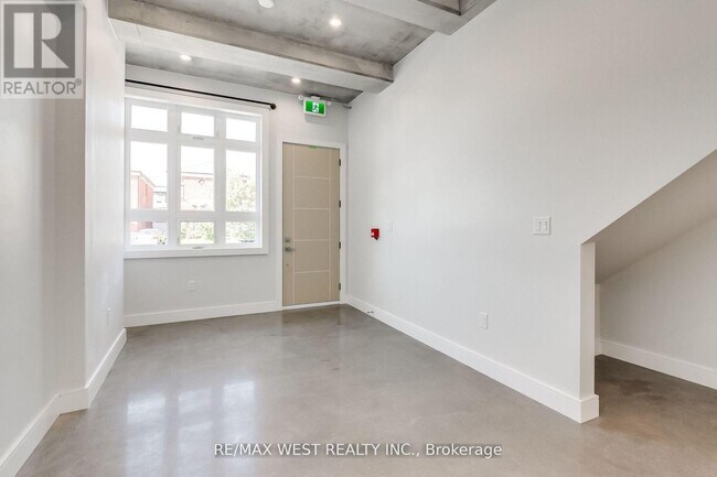 Photo - 1745 Keele St Unit 1