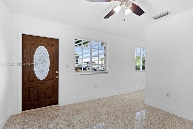 Photo - 3500 SW 26th St Unidad A