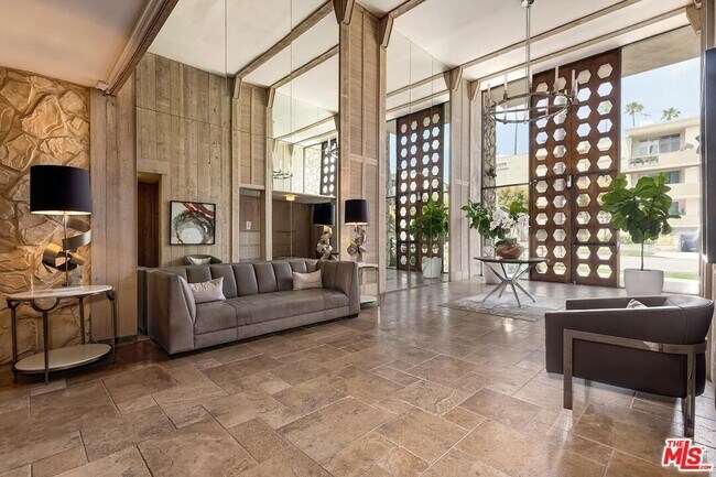 Photo - 809 S Bundy Dr Unit 214