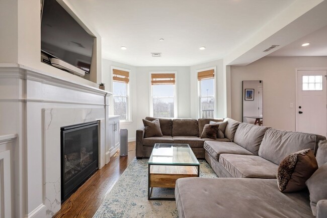 Photo - 77 Torrey St Unit 3