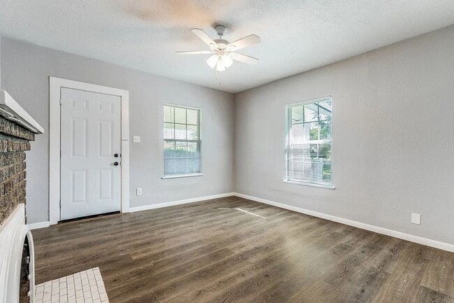 Photo - 3/2/1 in Quiet Van Alstyne Neighborhood