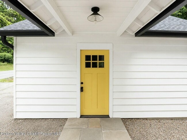 Photo - 490 Mill St