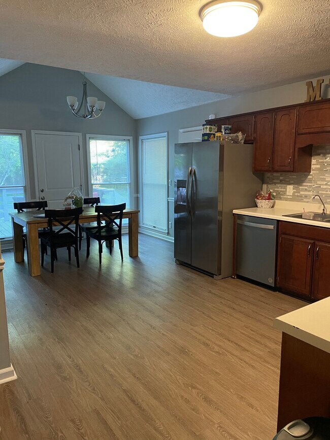 kitchen looking to backyard - 1122 Woods Edge Dr