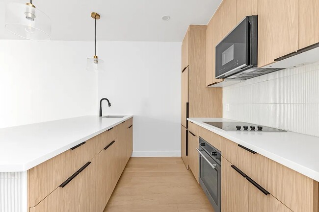 Building Photo - 420 Seventh Avenue Rental