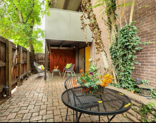 Building Photo - 2227 Canyon Blvd Rental