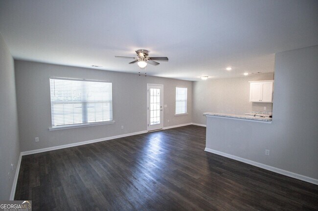 Photo - 107 Callaway Cres