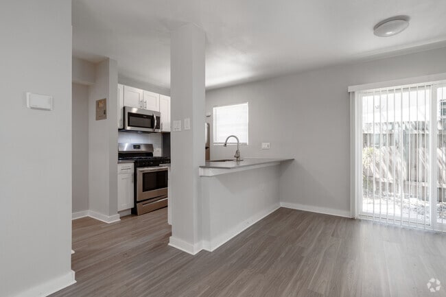 1BR, 1BA -645SF - Mueller Square