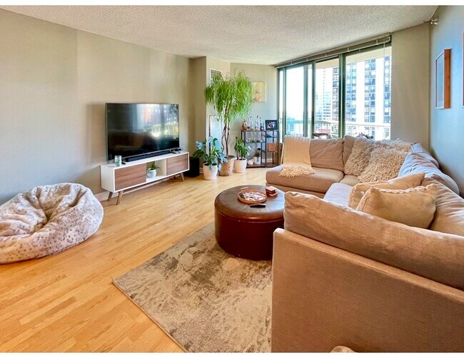Photo - 111 W Maple St Unit 1605
