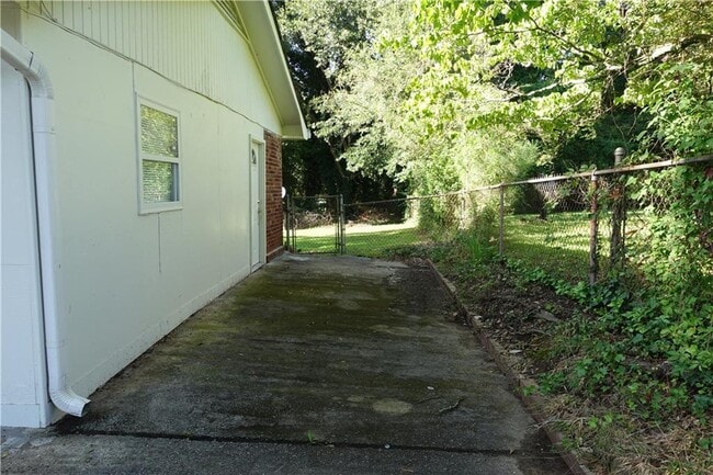 Photo - 186 Zelma St SW