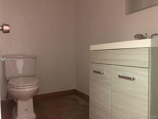 Photo - 253 NE 12th Ave