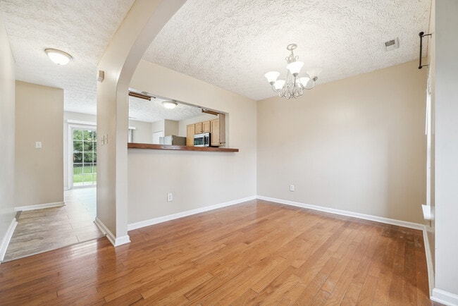 Photo - 2005 Rathie Dr