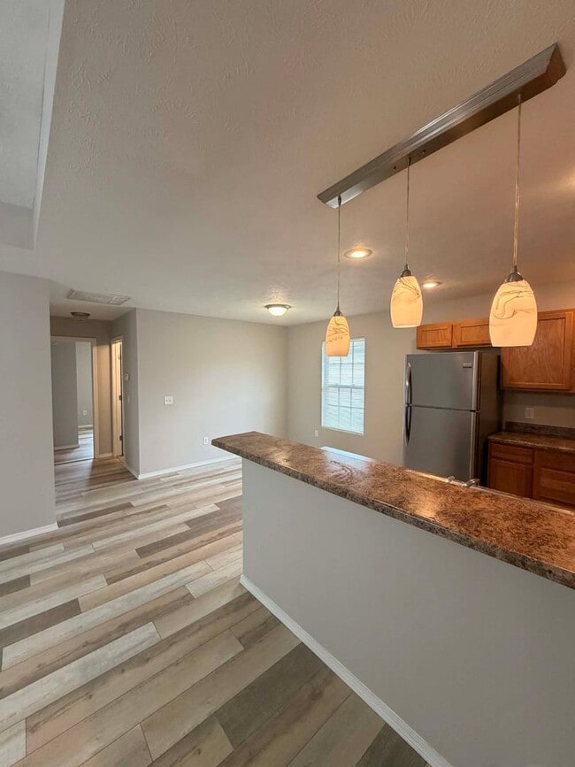 Photo - BEAUTIFUL 3 BEDROOM / 2 BATHROOM HOUSE IN JOPLIN MO- 2 CAR GARAGE!!