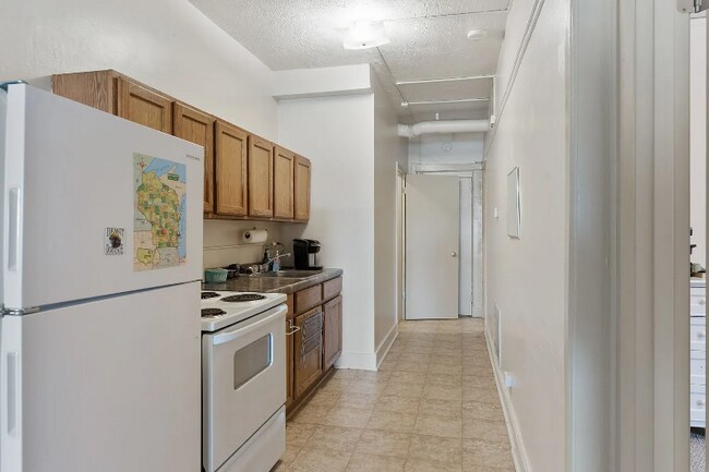 Photo - 2311 W Wisconsin Ave Unit 05