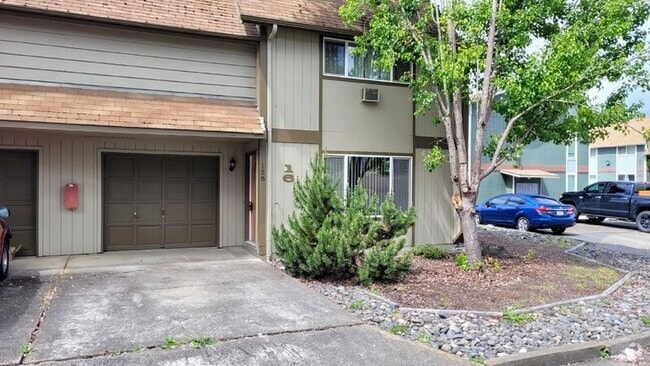 Building Photo - 128 NE Atkinson Ct Unit 16 Rental