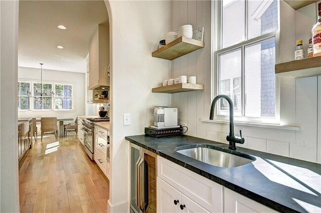 Photo - 1268 Hayes Dr SE