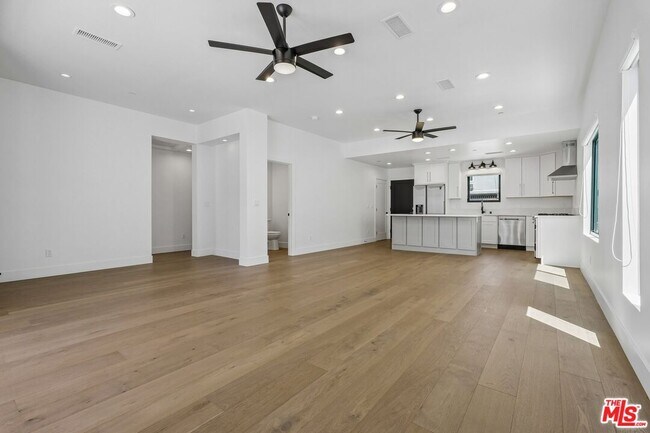 6521 Homewood Ave