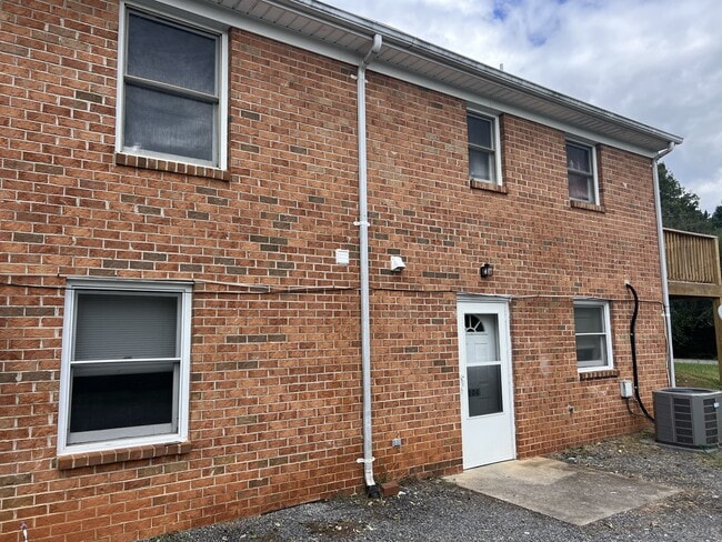 Building Photo - 612 Lexington Turnpike Rental