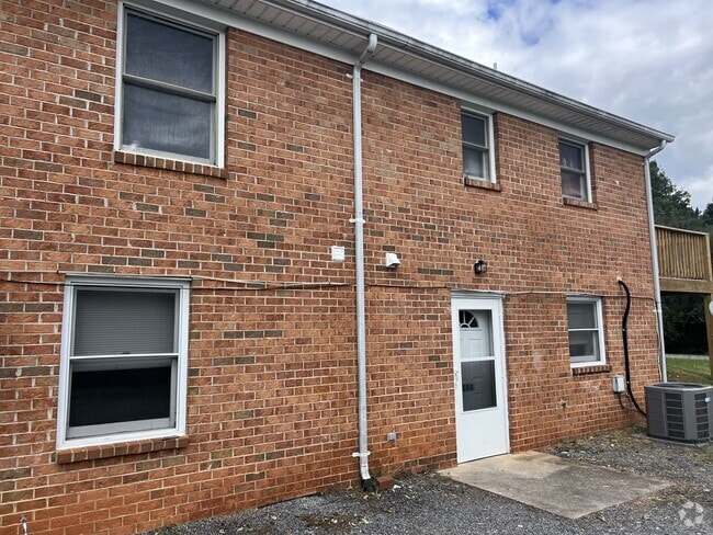 Building Photo - 612 Lexington Turnpike Rental