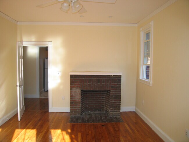 Photo - 16 Glenville Ave Unidad #11