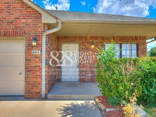 Photo - *AVAILABLE NOW!* CUTE 3 BED/2 BATH DUPLEX IN NORMAN!