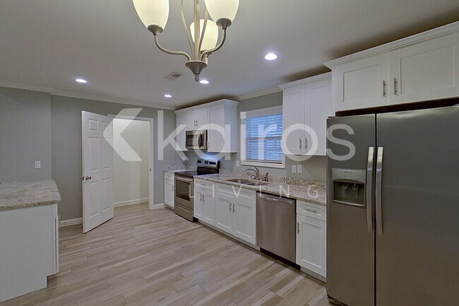 Photo - 162 Eastwood Ln