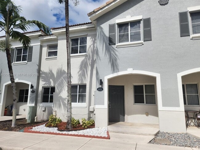 Building Photo - Southeast 31st Court, Homestead, FL 33035 - 3 BR 2.5 BA townhouse