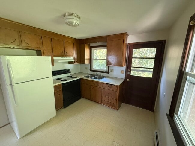 Building Photo - 372 Park St Unit 6 Rental