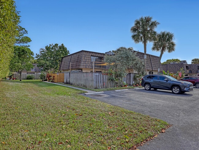 Building Photo - 4095 Palm Bay Cir