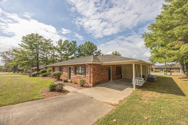 Photo - 547 Circle Pine Dr