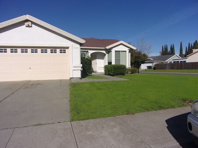 Building Photo - 1609 Paseo Flores Dr