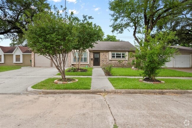 Building Photo - 7727 Barberton Dr Rental