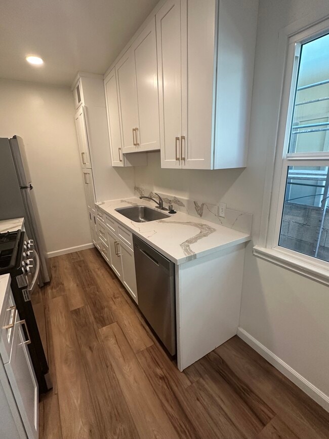 Photo - 1336 Berkeley St Unidad 2