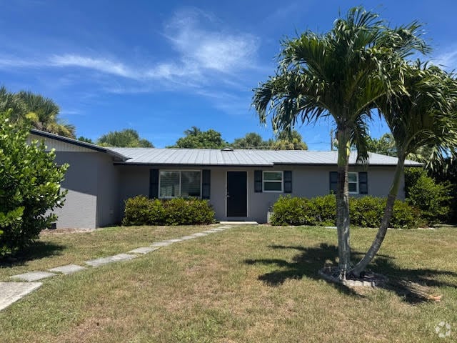 Building Photo - 709 SE Alamanda Way Rental