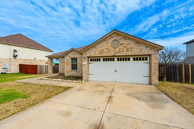 Photo - Beautiful 3 bed - 2 bath home in Greenridge, Round Rock!