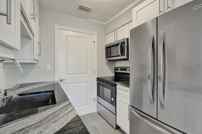 Photo - 902 Mandarin Isle