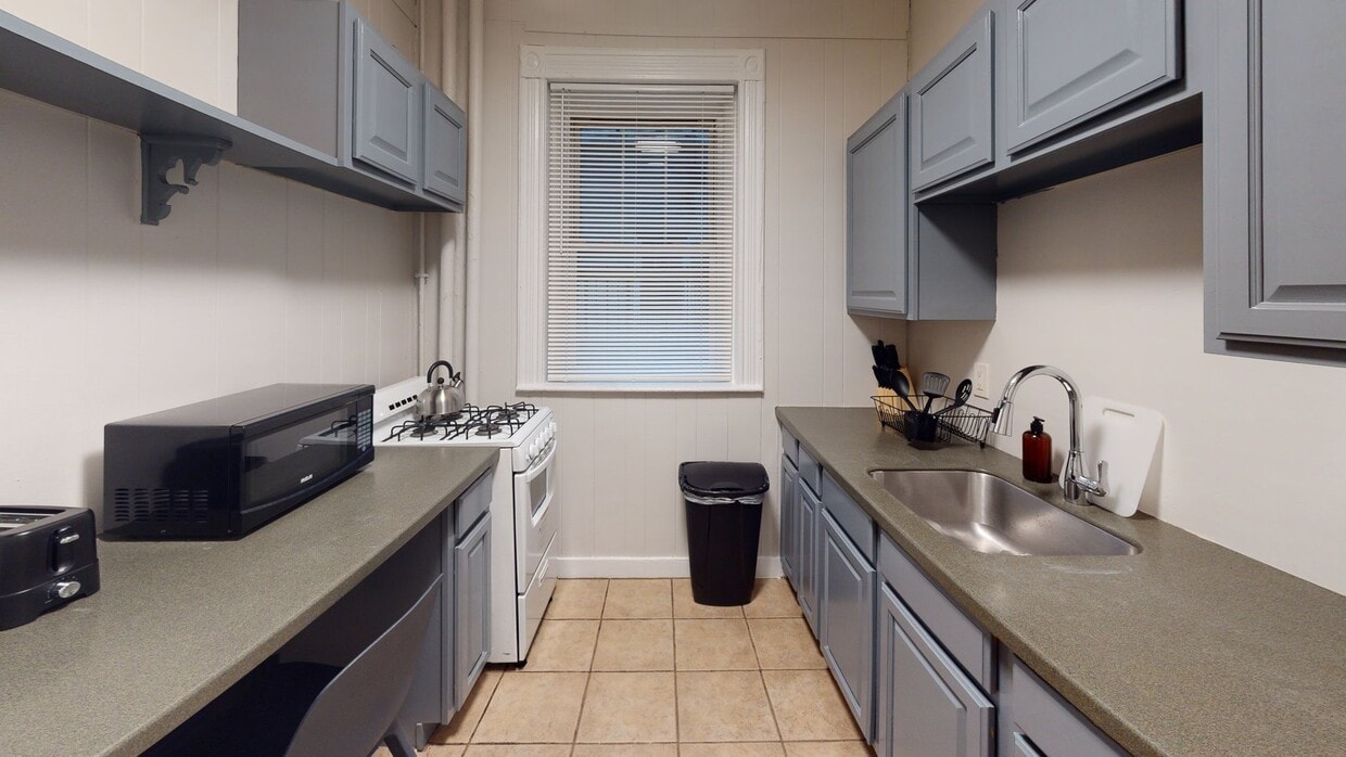 Photo - Private bedroom in 3 bed/1 bath Home