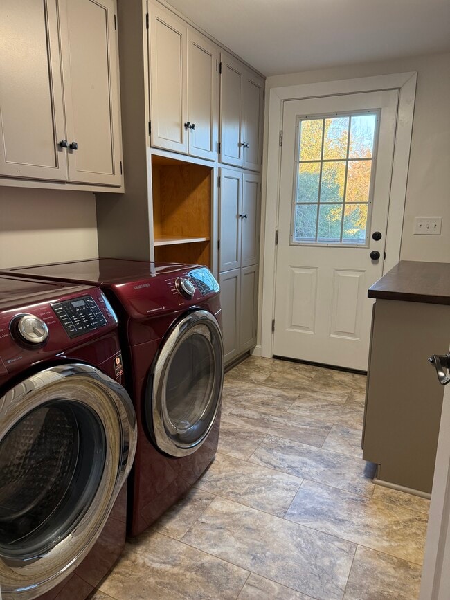 Laundry Room - 3409 Main St Unit 2