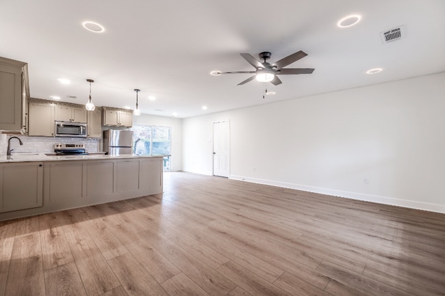 Photo - 402 Jefferson St